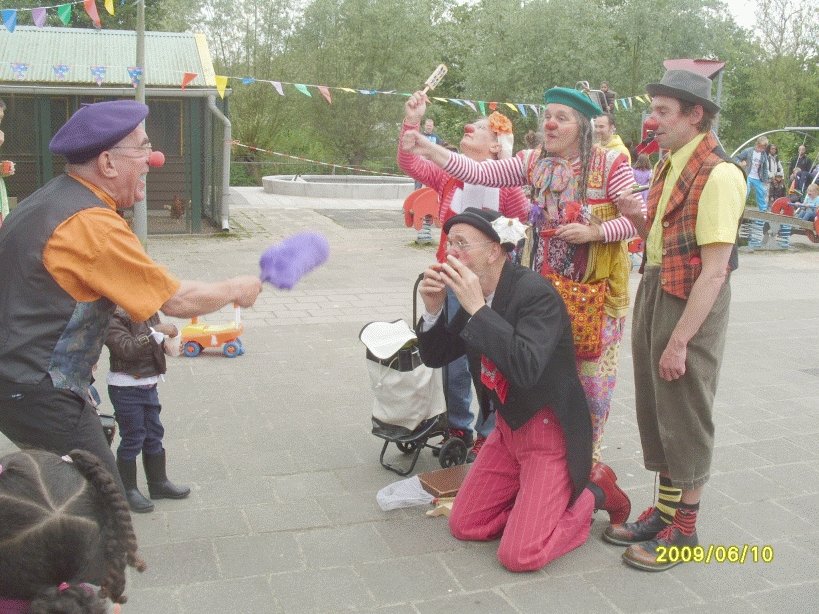 br_530kinderclownsinactieopkinderboerderijbrinkie.jpg