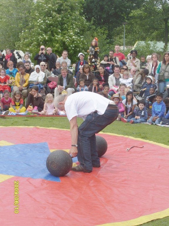 br_583circusacttoonborstcircuszanzaraponyweidebijkinderboerderijbrinkie.jpg