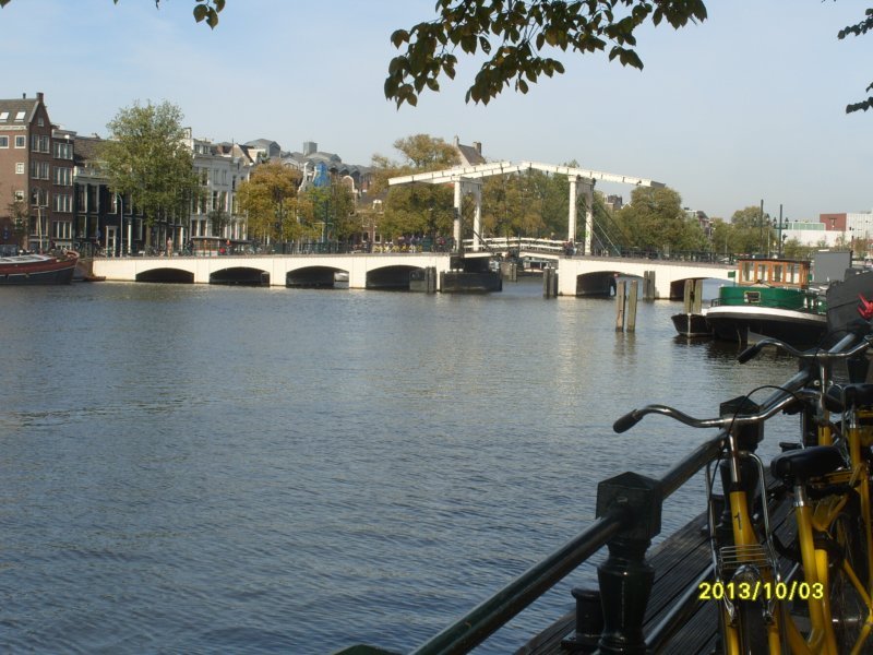 s1052127magerebrugovertheriveramstel.jpg