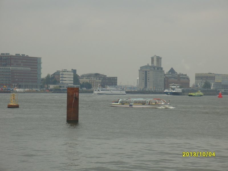 s1052169viewoveramsterdamharbour.jpg