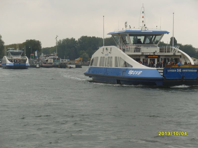 s1052182ferryboatsacrossamsterdamharbour.jpg