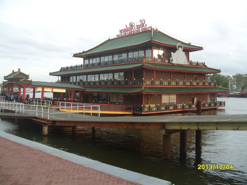 s1052344floatingchineserestaurant.jpg