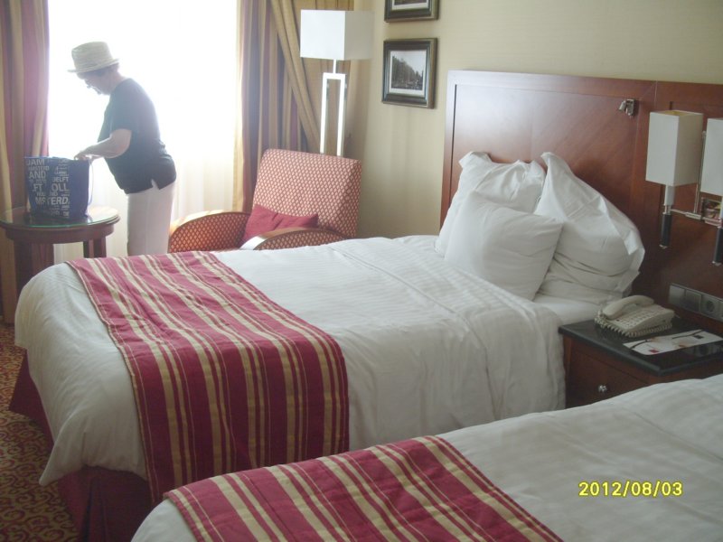 s1050123roominmariotthotelamsterdam.jpg