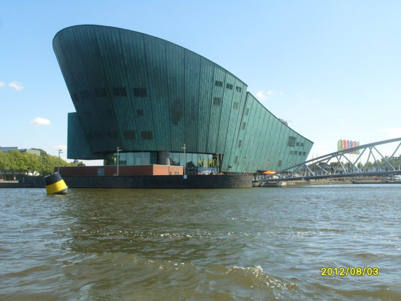 s1050173nemosciencemuseumatamsterdamharbor.jpg