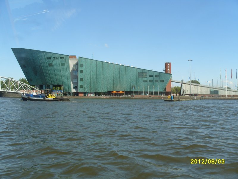 s1050175nemosciencemuseumatamsterdamharbor.jpg