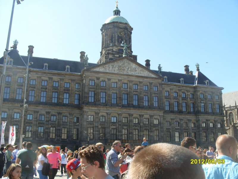 s1050192theroyalpalaceatamsterdamdamsquare.jpg