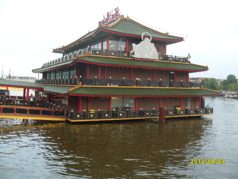 s1050232innerharborfloatingchineserestaurantnearcentralstationamsterdam.jpg