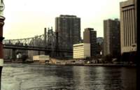 usa146newyorkbridgeeastriver_small.jpg