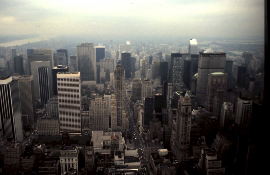 usa208viewfromtheempirestatebuildingnewyork1977.jpg