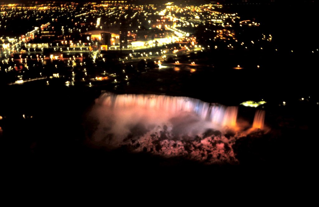 usa739niagrafallsateveningtime.jpg