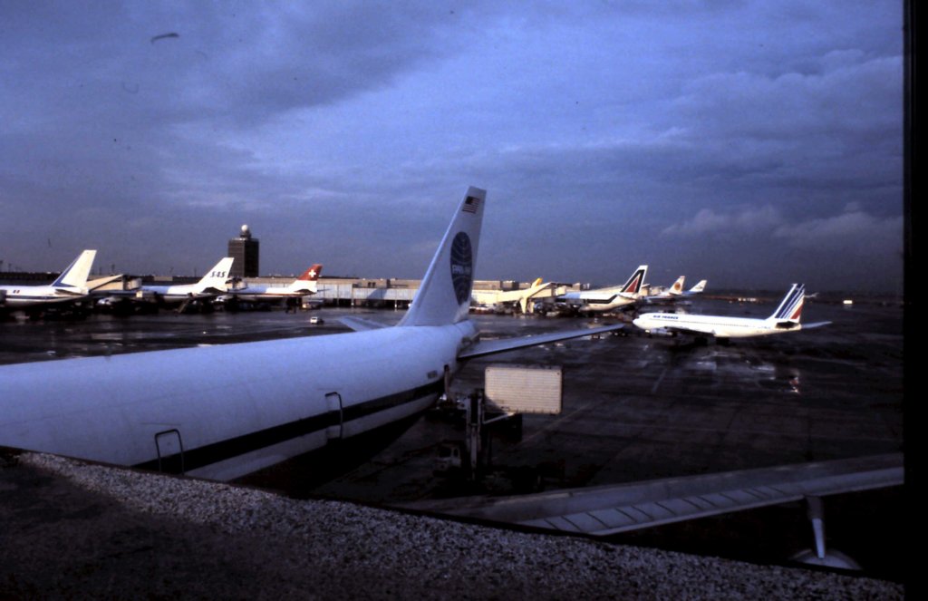 usa816airport.jpg